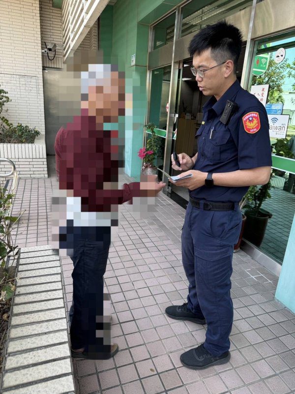 港灣新聞網 / 假親友詐騙險騙45萬！東港警聯手郵局即時阻詐保住血汗錢