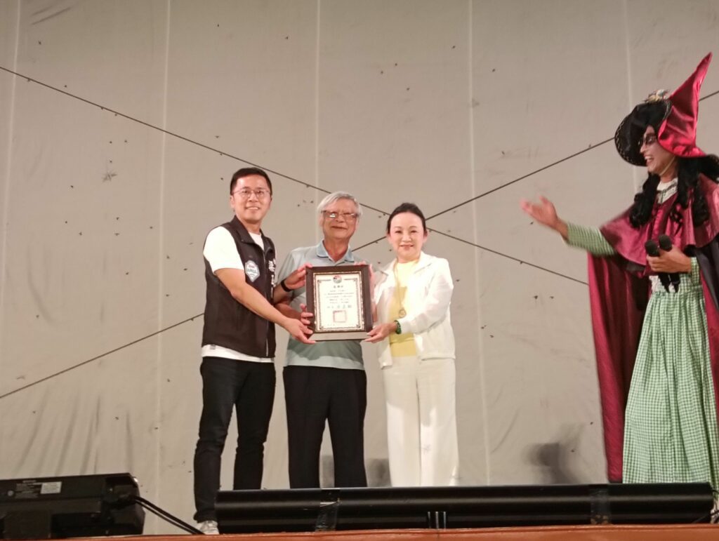 紙風車《台灣幻想曲》高樹圓滿落幕 縣長周春米、鄉長梁正翰與鄉親同樂