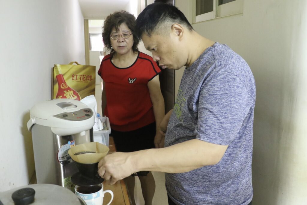 讓愛不孤單！新北樂慧身障中心深度介入2年     助退化工友重拾「生活任務」