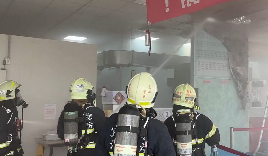影音/餐廳排油煙機冒煙起火 礁溪玉里橋頭臭豆腐火警