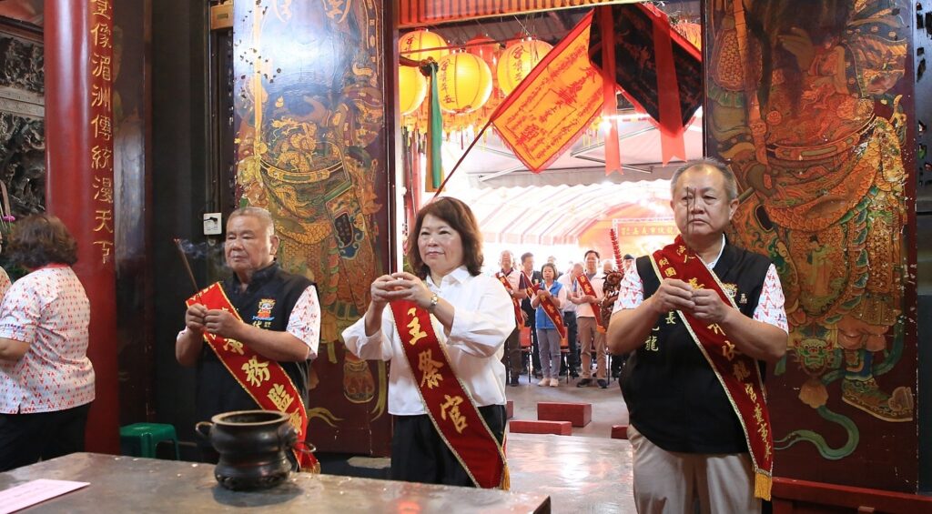 嘉義市「瘋媽祖」迎聖誕　黃敏惠率團赴五大宮廟祝壽祈福