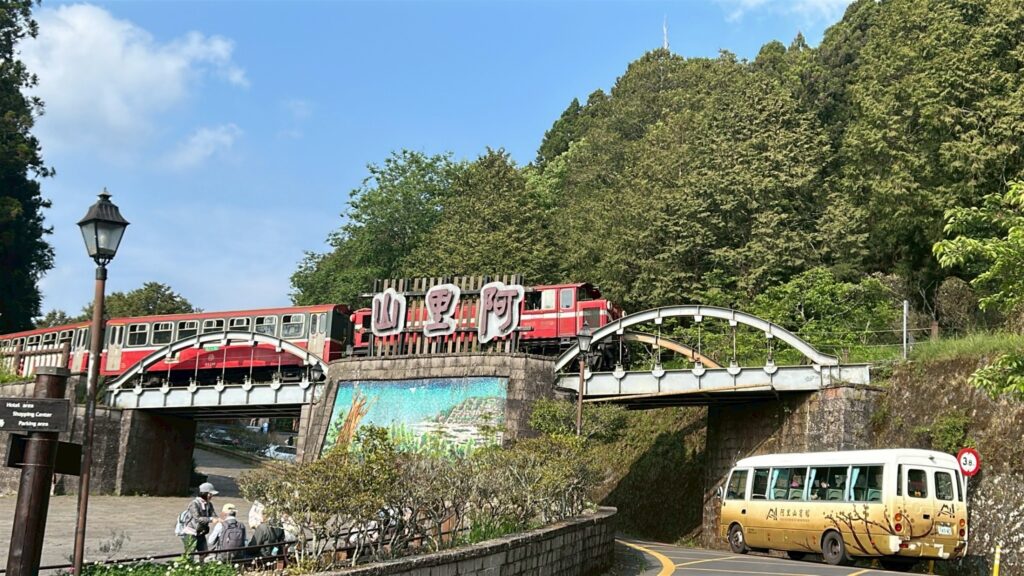 暑假親子必衝！阿里山百年蒸汽火車之旅開跑　入住賓館享豪華列車8折優惠
