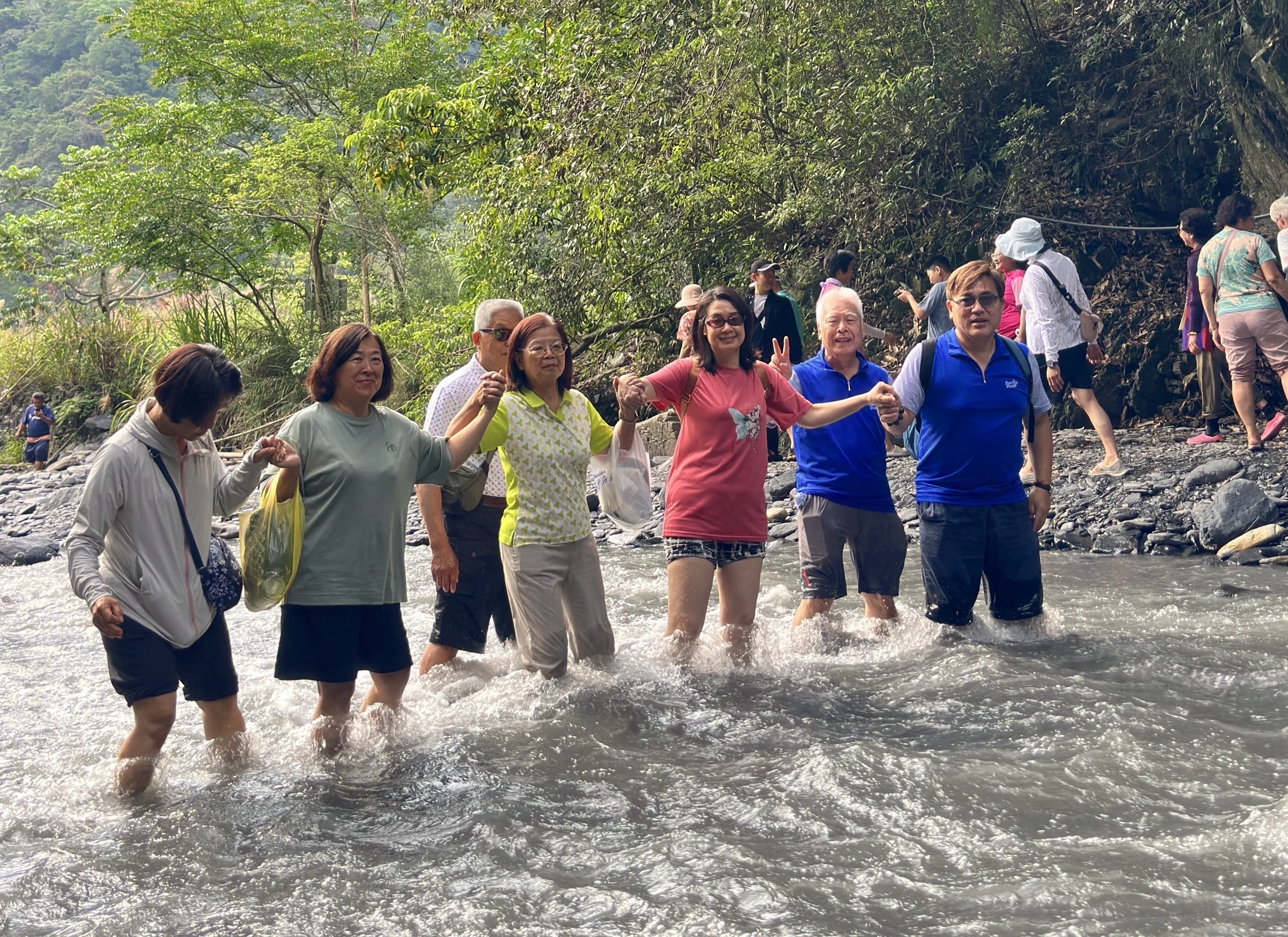 高雄遠雄國際同濟會走訪武界秘境　雲海與笑聲串起母親節回憶