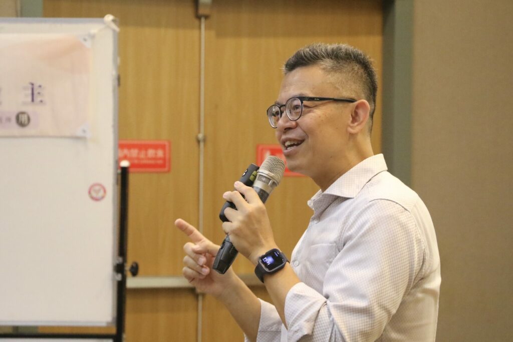 每天被騙 2 億元！戴伸峰教授揭秘詐騙新招：從「貪婪」轉向「巨大恐懼」