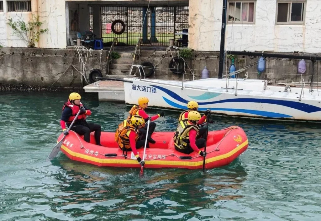 強化水域救援應變能力　基隆消防局辦理操舟救生訓練守護市民安全