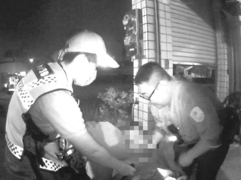 東港警耐心溝通　協助長者送醫暨東港警訊
