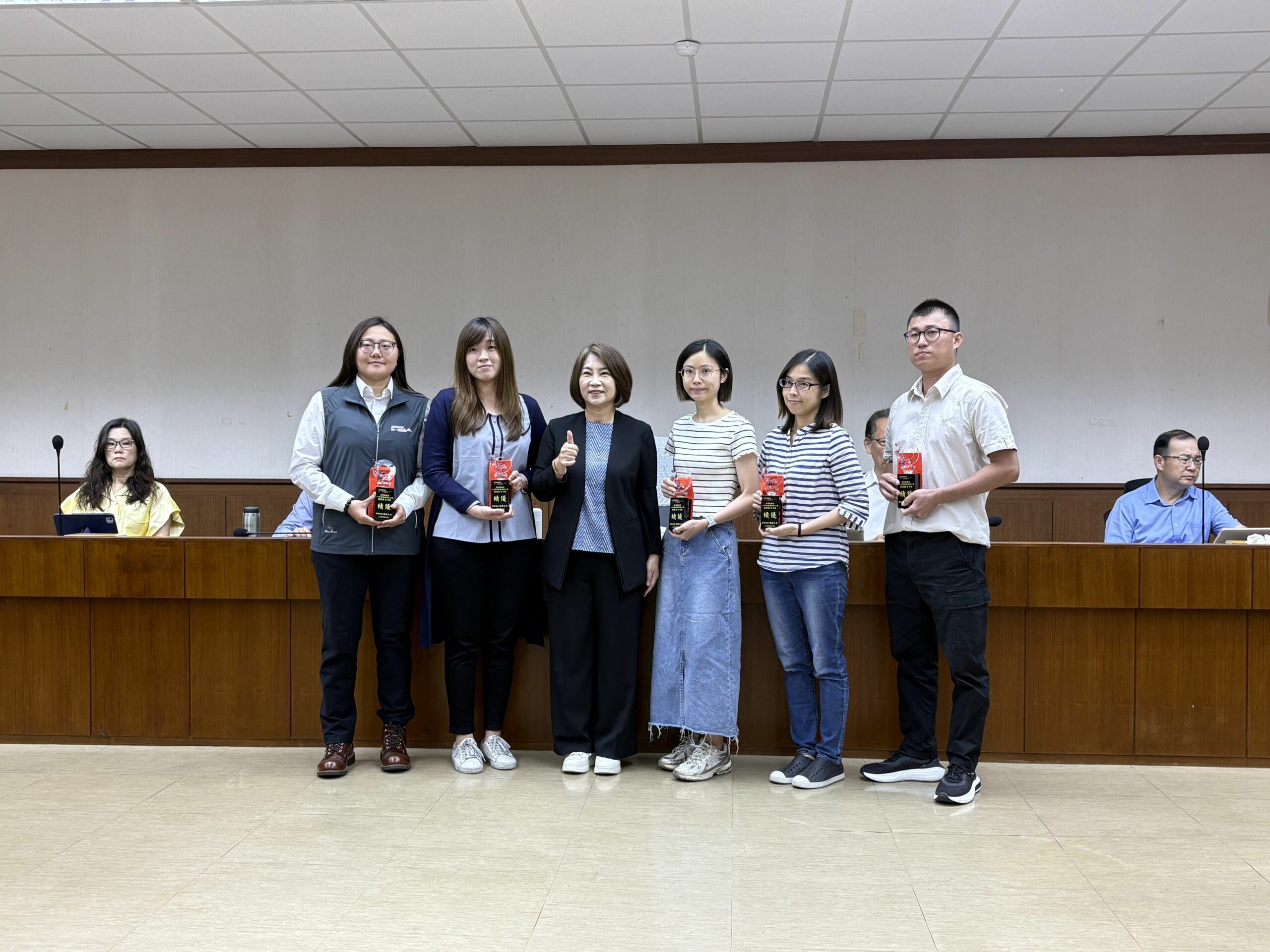 屏縣府績優工友、約用人員　專案人員表揚