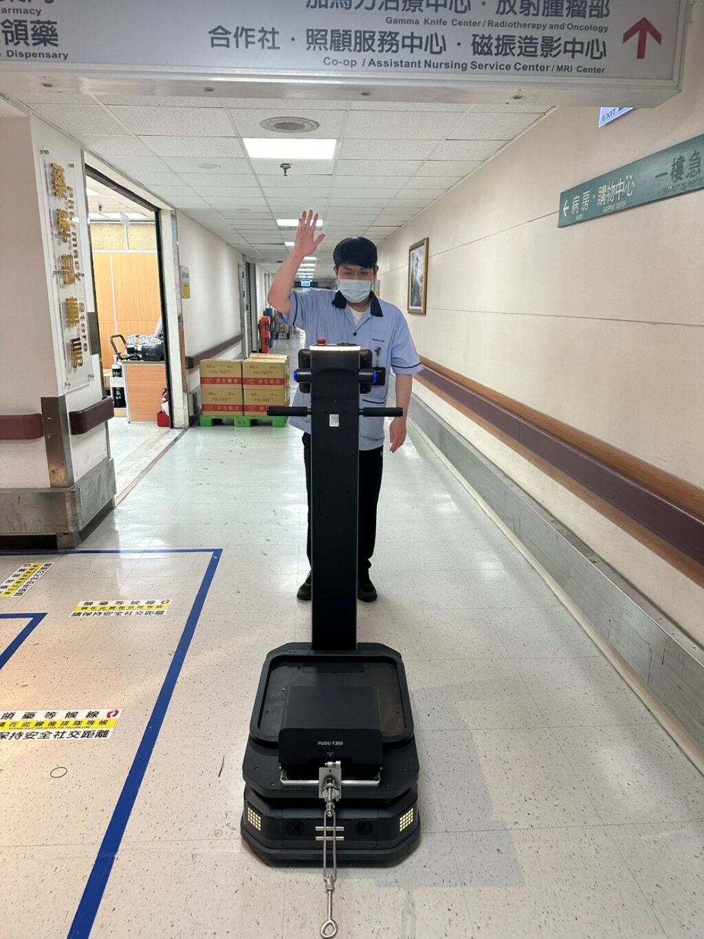 智慧醫療物流:榮總醫院導入PUDO T300機器人　實現重型物資自動化運送