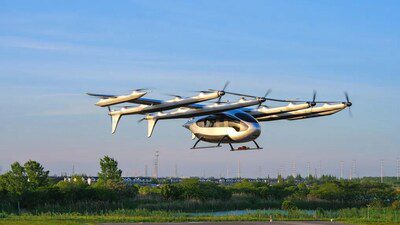 峰飛V5000天際龍完成「混合三機編隊」飛行，正式進入適航取證階段