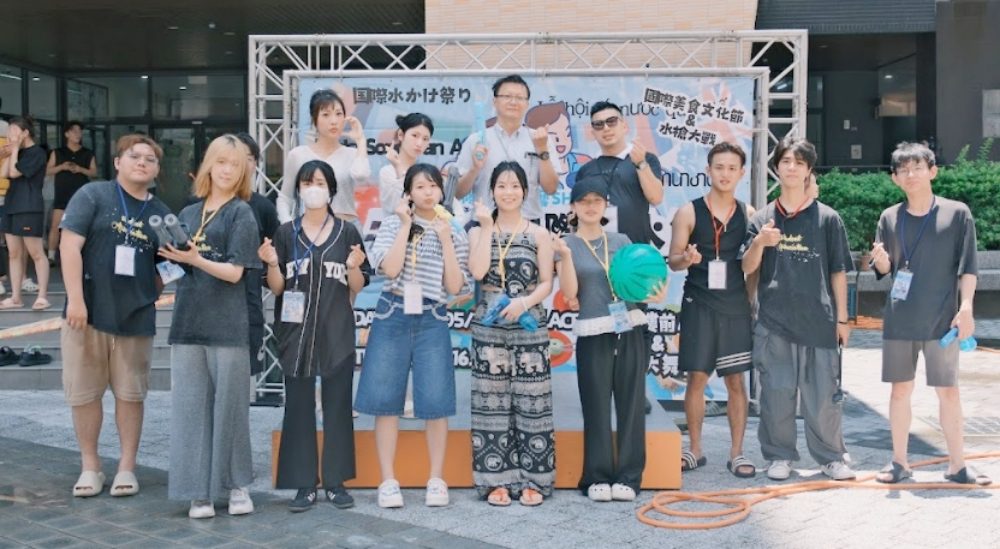 秒變聯合國！ 萬能科大潑水節登場   玩水爽吃異國料理