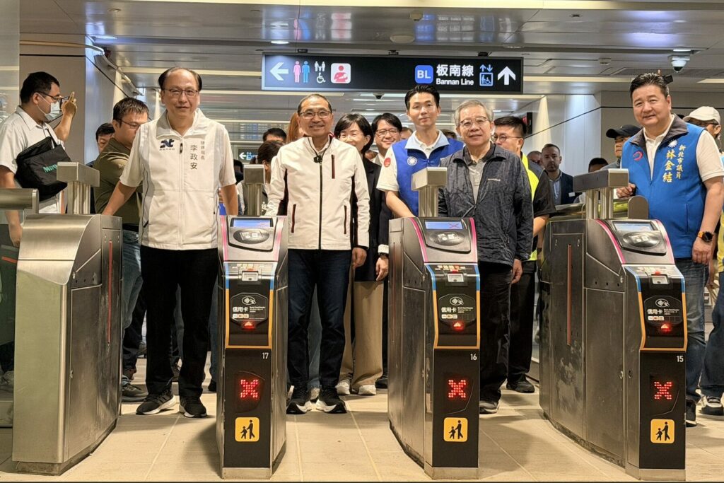 三鶯線年中通車在即！侯友宜親測「頂埔轉乘動線」     提報交通部履勘全力衝刺