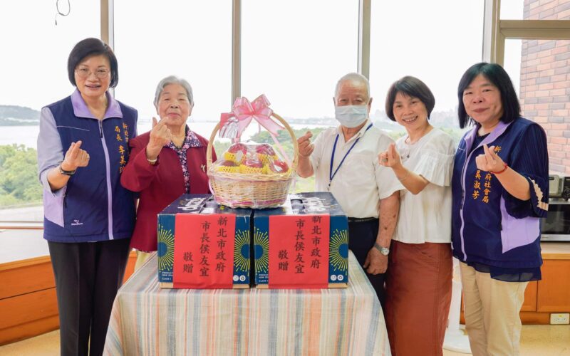 新北社會局長李美珍端午節親訪老福機構　代市長侯友宜致贈加菜金及蘋果