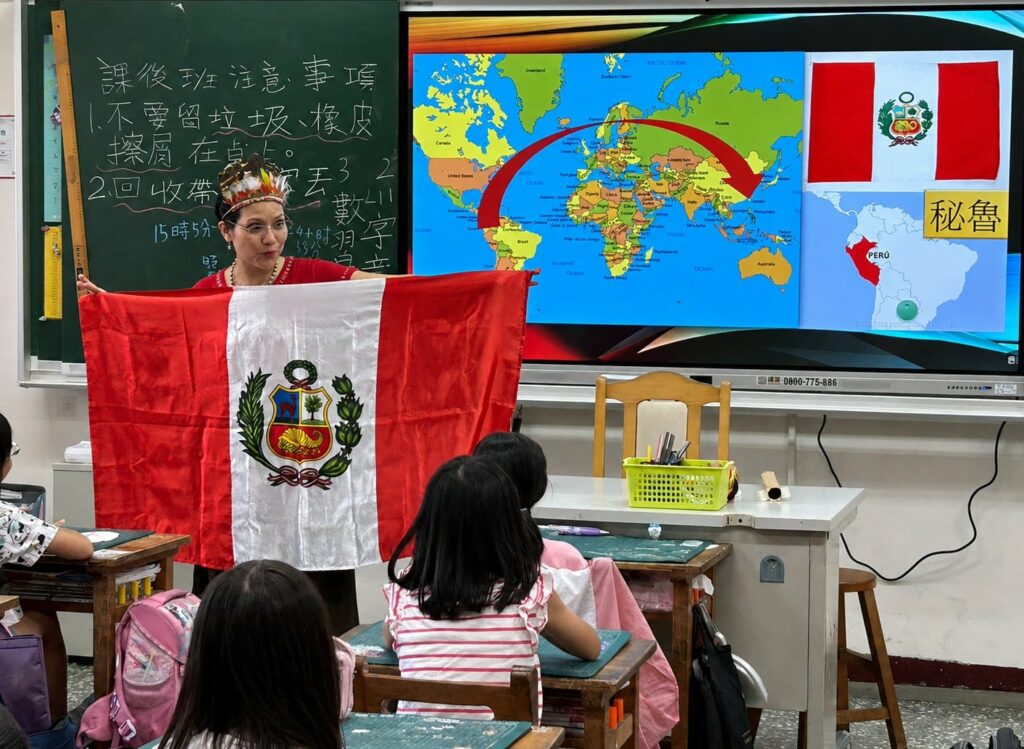 中原大學境外生走入中原國小　以家鄉故事開啟學童國際視野