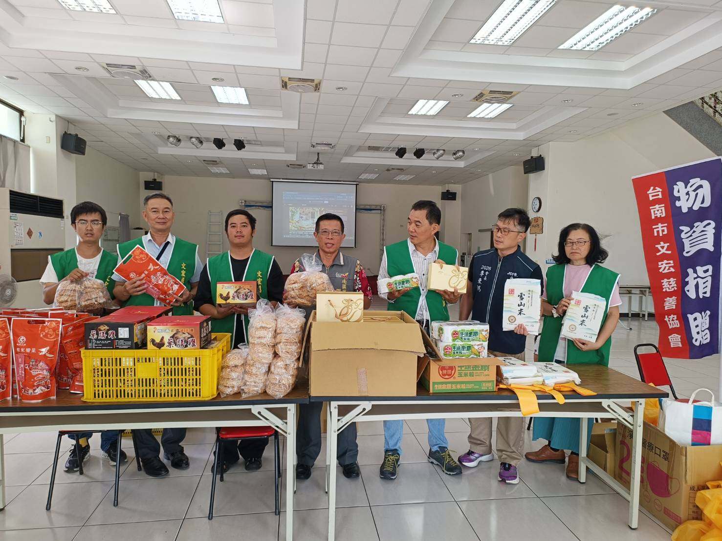 台南市文宏慈善會贈愛心物資 120戶家庭受惠