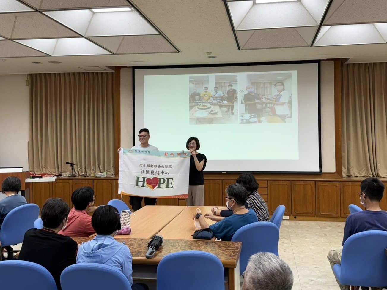 臺南醫院社區復健中心辦理家屬聯誼會  結合海廢再生與藝術輔療