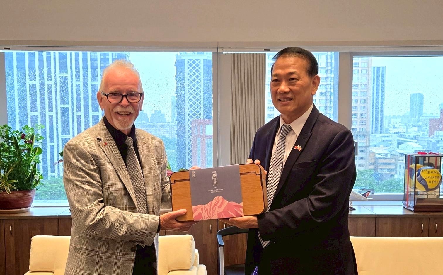 美國聖地牙哥姊妹市協會總會長拜會中市府　張副秘書長：拓展兩市文化、教育及觀光更全面合作