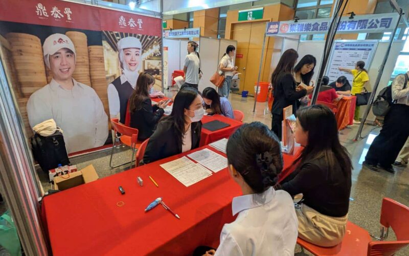 為社會新鮮人與熟齡者找工作　板橋就博會初媒合達51.7%