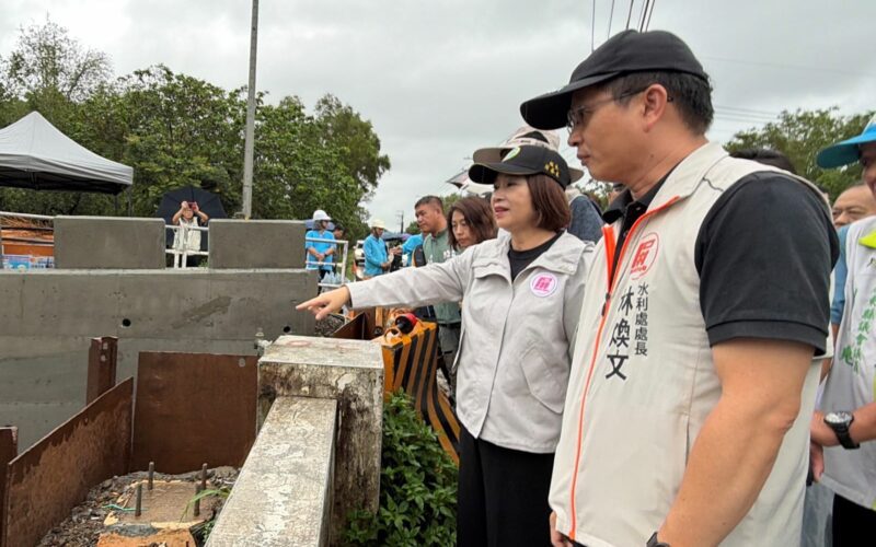 強降雨高風險期　縣長視察萬巒、185縣道防汛工程