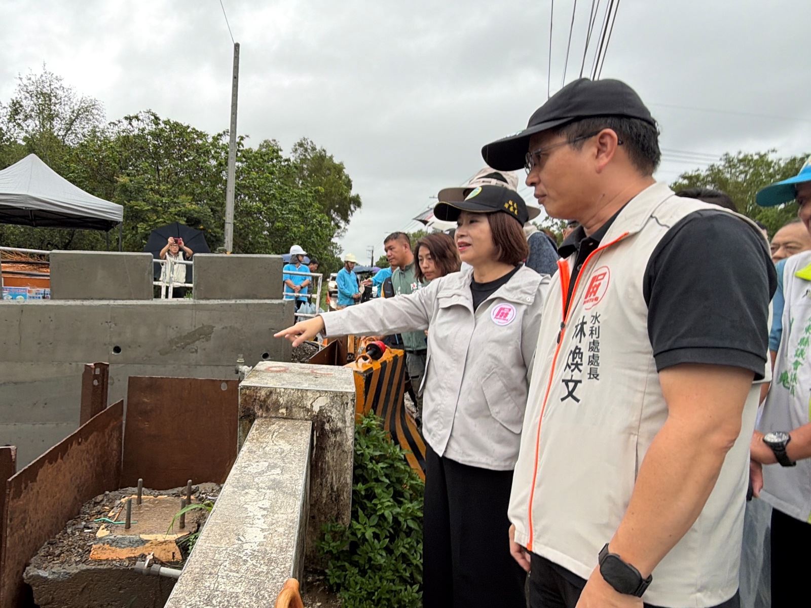強降雨高風險期　縣長視察萬巒、185縣道防汛工程