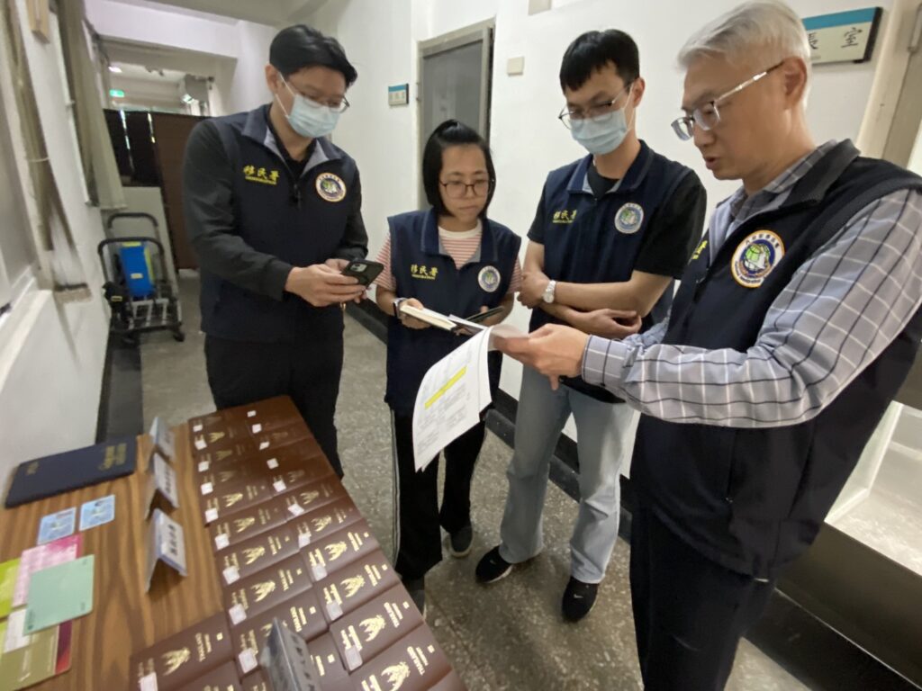 高雄市專勤隊破案外案再擒跨國人販集團　查扣47本護照，5名被害人獲救