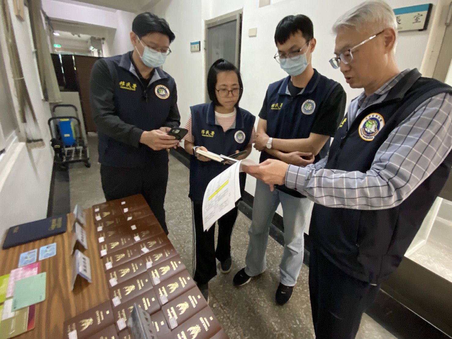 高雄市專勤隊破案外案再擒跨國人販集團　查扣47本護照，5名被害人獲救
