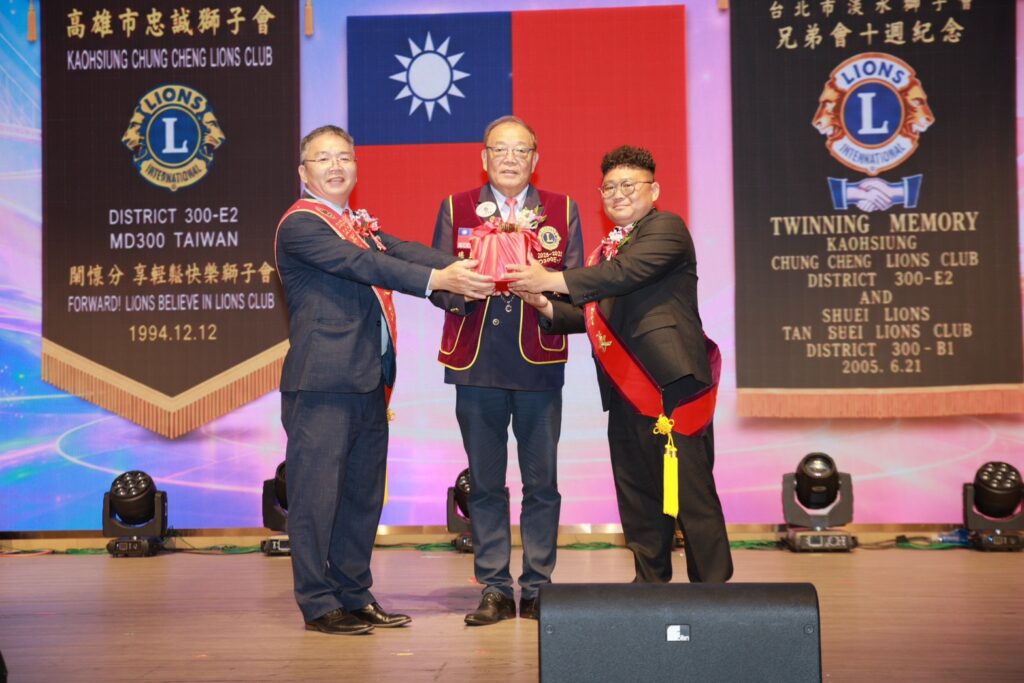 高雄市忠誠獅子會盛大交接！　攜手富涵照護協會點亮公益，廟會陣頭與現代舞震撼交織