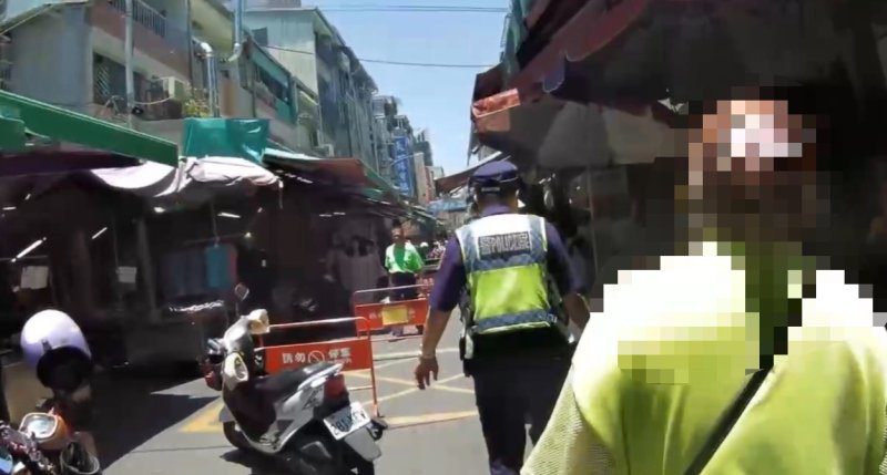 港灣新聞網 / 三民市場試衣驚魂！婦人2萬元錢包離奇失蹤又尋獲　警方依法偵辦