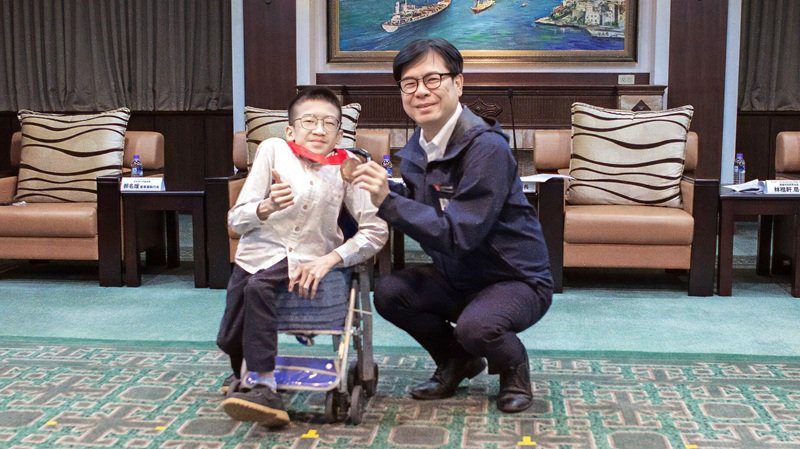 台新青少年志工菁英獎  高雄學子獲全國菁英獎與社團影響力獎