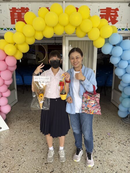 鳳凰花開迎夢想展望會伴屏東266位弱勢學子迎畢業  少女錄取空軍官校盼用未來守護家人
