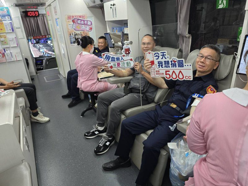 港灣新聞網／豪雨澆不熄熱血！高雄市警警察節募得3萬5,500CC熱血傳愛