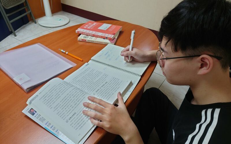 港灣新聞網／翻轉人生從教育開始！北高雄家扶啟動1400萬獎助學金募款計畫