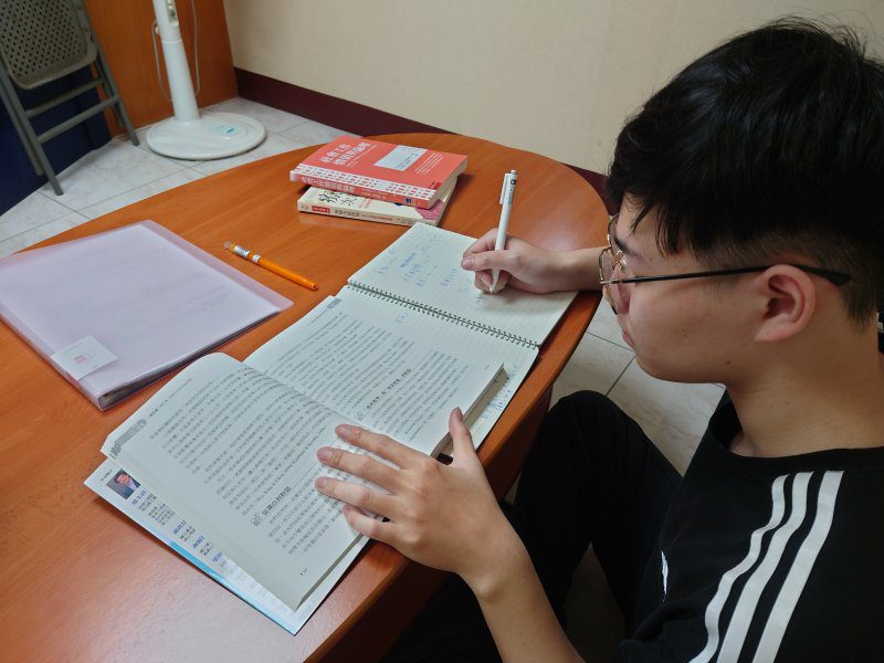 港灣新聞網／翻轉人生從教育開始！北高雄家扶啟動1400萬獎助學金募款計畫