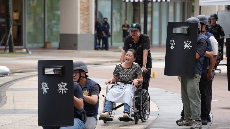 港灣新聞網／槍擊、挾持人質、爆裂物全上陣！高市警「靖勇專案」實警演練展現快打戰力