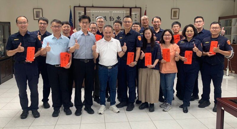 港灣新聞網／打擊犯罪24小時不打烊！前鎮警友辦事處警察節慰勉警察同仁