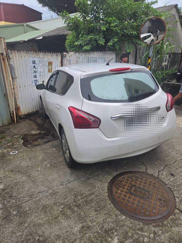 港灣新聞網／車牌露餡狂逃死巷！前鎮警包圍頂樓逮通緝犯　最高恐吞24萬6千元罰鍰