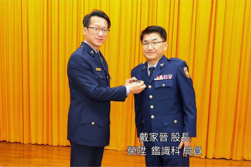 港灣新聞網／榮耀時刻！屏東警局鑑識科戴家晋陞任局員　專業表現獲肯定