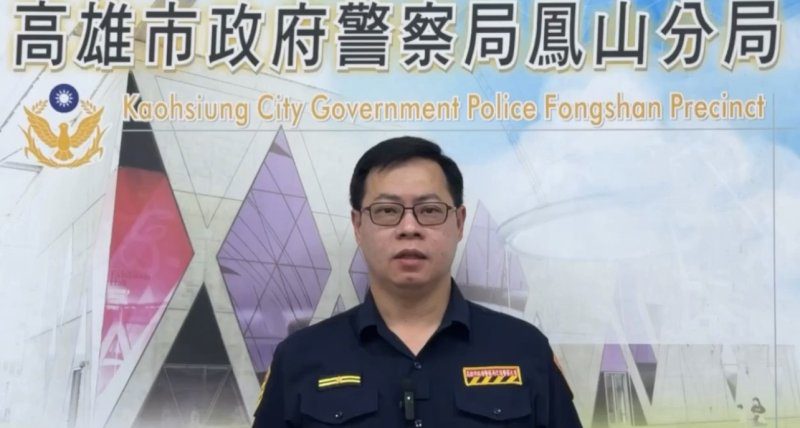 港灣新聞網／轎車拋錨卡路中央！鳳山警烈日下推車排除險象 夫妻感動直呼：幸好有你們