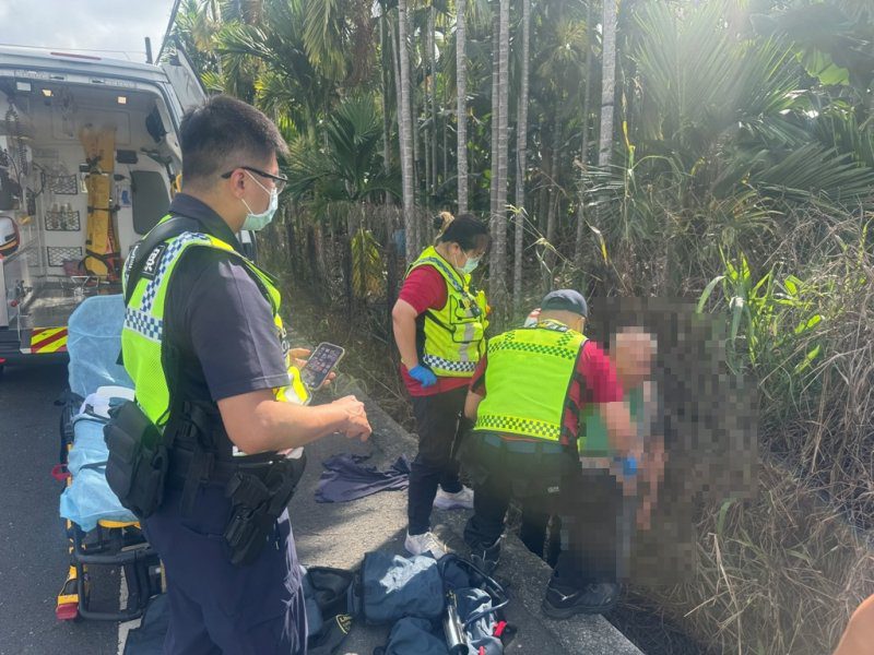 港灣新聞網／驚險！男子騎電輔車跌落水溝 內埔警消火速救援助送醫