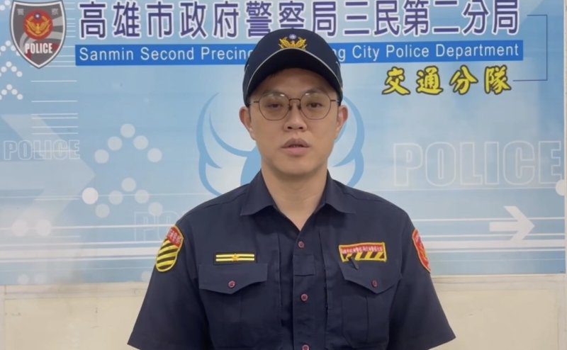 港灣新聞網／醫療代步車與轎車路口碰撞！高雄七旬婦輕傷送醫　三民二警籲遵守交通規則