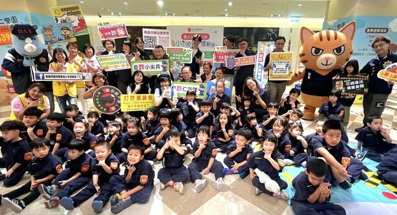港灣新聞網／萌翻全場！仁武警攜手義大吉祥物「大義」與貓咪小隊出擊　寓教於樂提升全民防詐力
