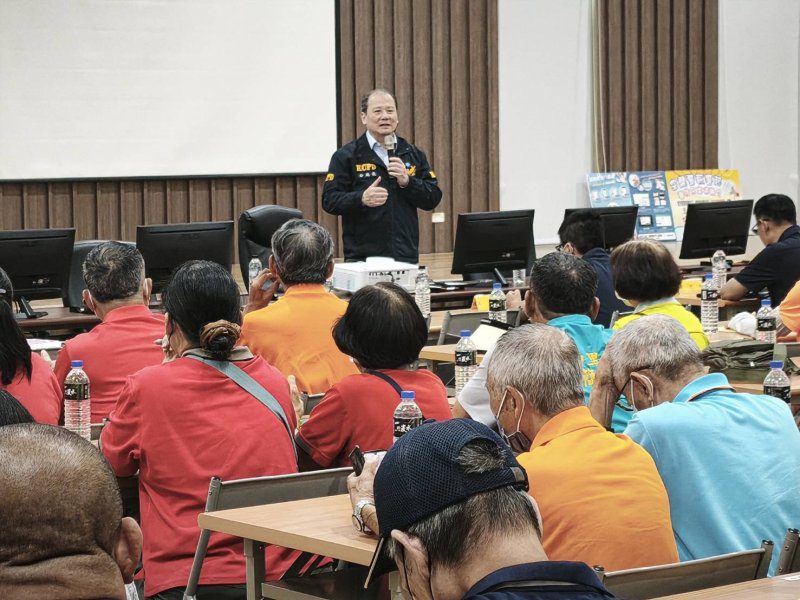 港灣新聞網／34支巡守隊齊聚受訓！鳳山警表揚資深隊員　警民攜手打造最強社區安全網