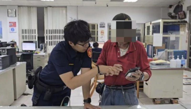 港灣新聞網／網戀差點變匯款！女子哭訴家境困難借5萬　仁武警一句話保住血汗錢