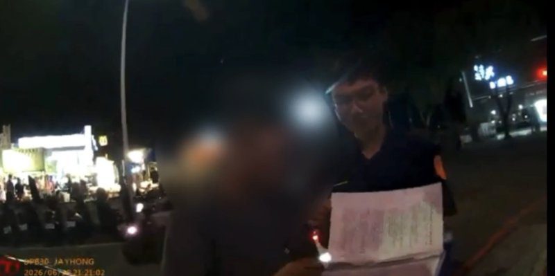 港灣新聞網／剛被開單又上路！岡山男開吊扣牌照無牌車趴趴走 遭警方連續舉發重罰