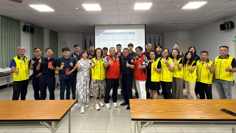 環島漢堡餐車直接開進分局啦！潮州警友辦事處警察節前夕暖心慰問員警