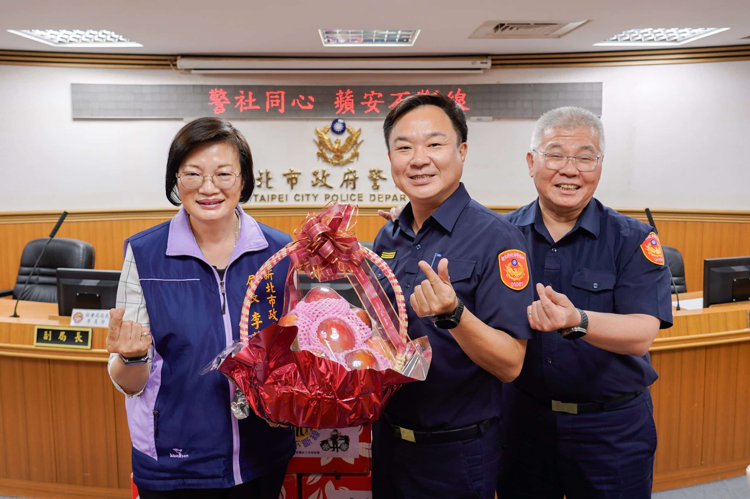 警察節前夕　新北社會局贈蘋果表謝意　期許警社繼續攜手守護市民　