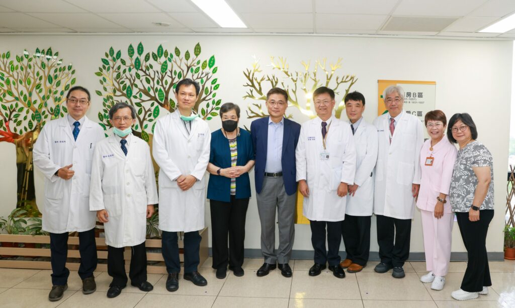 成大醫院緣恩病房傳愛28載　舉辦「新植緣恩樹・新枝添綠葉」感恩活動