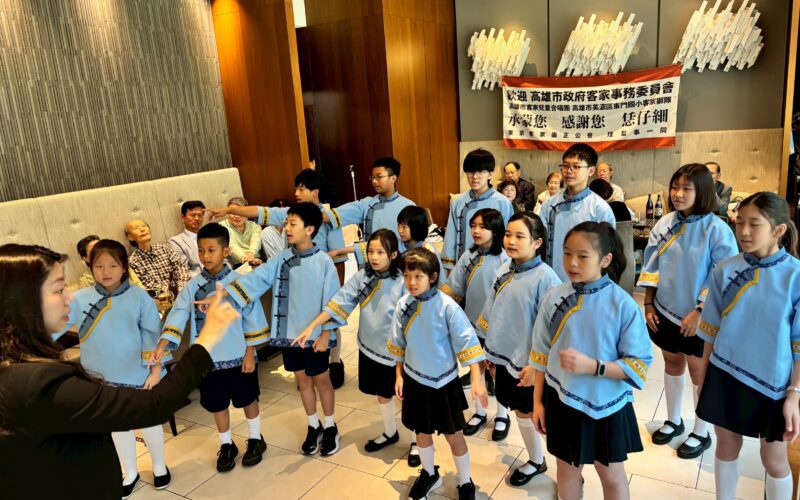 高雄客家兒童合唱團拜會東京客家崇正公會  藍衫鑰匙圈傳遞鄉情