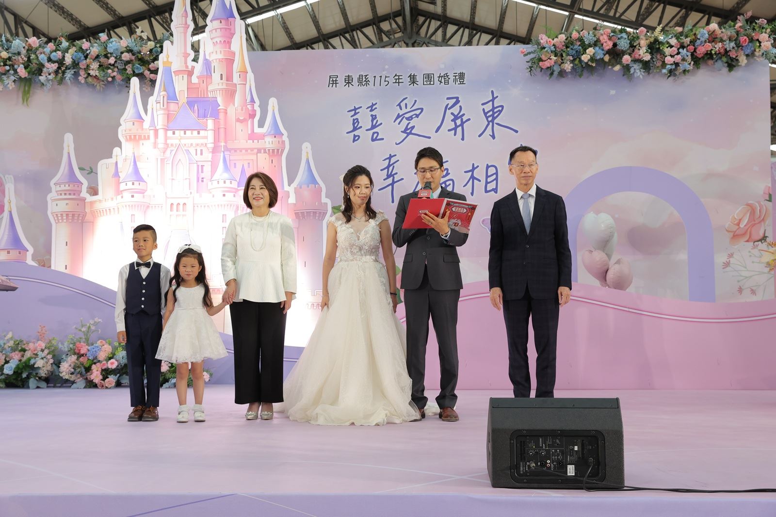 屏東縣民公園浪漫化身婚禮殿堂　30對新人婚禮許下幸福承諾