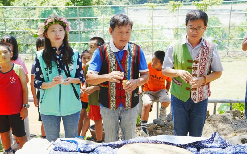慈心有機農業發展基金會推動115年度「強化花東地區原鄉保種及復育計畫」 校園傳統芋頭窯（Leku）啟用  為原鄉文化保種扎根再添新篇章  帶動學童從「種芋頭」做起