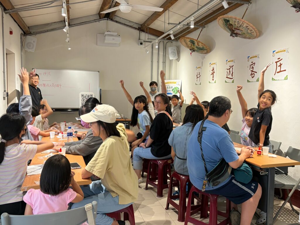 美濃地圖立體化！ 黃埔客站「科普遊客庄」 帶親子實作等高線模型